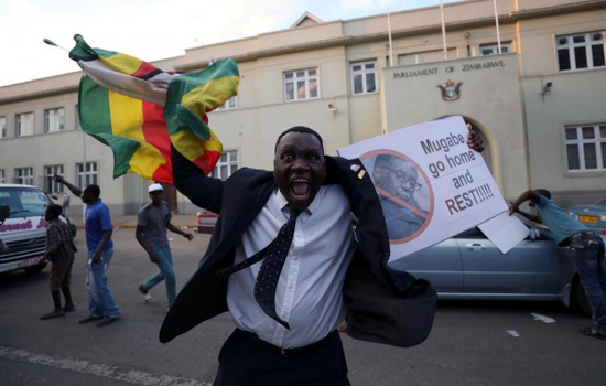 Hình ảnh người dân Zimbabwe vui mừng sau khi Tổng thống Mugabe từ chức - Ảnh 9