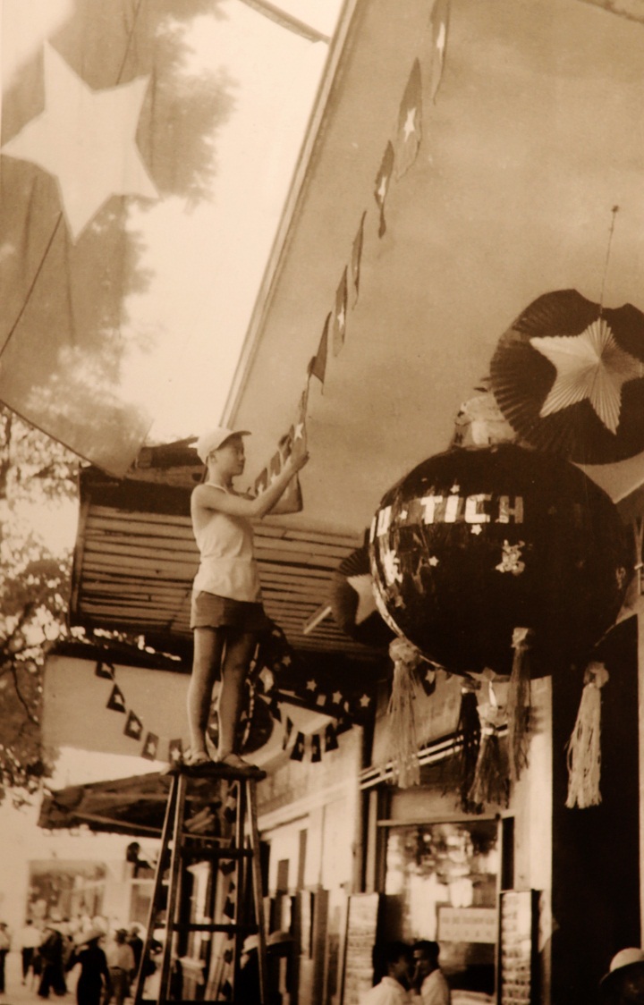 Hình ảnh hiếm về ngày Giải phóng Thủ đô năm 1954 - Ảnh 5