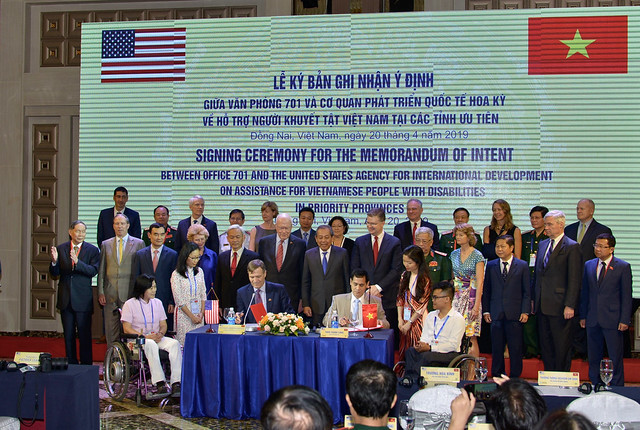 Hoa Kỳ và Việt Nam ký bản ghi nhận ý định về hỗ trợ người khuyết tật - Ảnh 1
