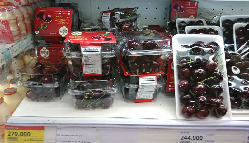 Hà Nội: Giá bán nhiều loại trái cây giảm mạnh - Ảnh 1