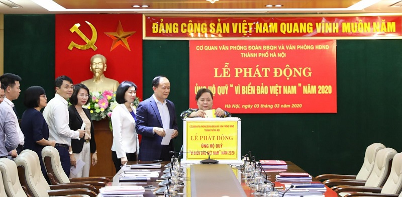 Cơ quan Văn phòng Đoàn đại biểu Quốc hội và Văn phòng HĐND TP Hà Nội ủng hộ Quỹ  “Vì biển, đảo Việt Nam” - Ảnh 1
