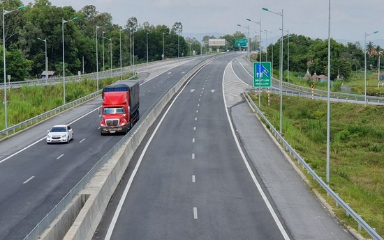 Thu phí toàn tuyến cao tốc Đà Nẵng - Quảng Ngãi từ đầu năm 2020 - Ảnh 1