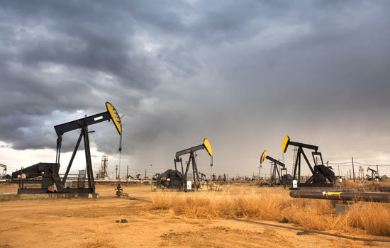 Giá dầu thế giới tăng liên tục 3 tuần do dự trữ của Mỹ sụt giảm - Ảnh 1
