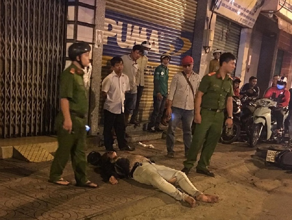 TP Hồ Chí Minh: Cướp không được, rút dao đâm nạn nhân - Ảnh 1