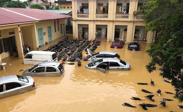 Số người chết do mưa lũ gia tăng, áp thấp nhiệt đới quay lại gây mưa lớn tại Bắc Bộ - Ảnh 1