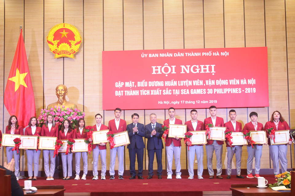 Hà Nội tặng thưởng hơn 6,2 tỷ đồng cho huấn luyện viên, vận động viên đạt thành tích xuất sắc tại Seagames 30 - Ảnh 2