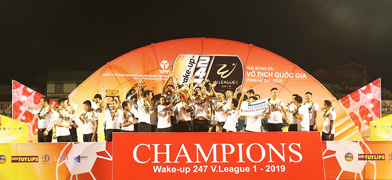 [Ảnh] Khoảnh khắc ấn tượng của Hà Nội FC trong ngày đăng quang ngôi vương V-League 2019 - Ảnh 5