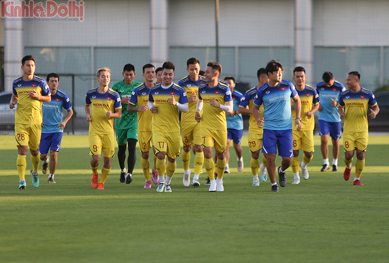 Giúp HAGL trụ hạng tại V-League, Văn Thanh và Hồng Duy vui vẻ tập luyện cùng ĐT Việt Nam - Ảnh 2