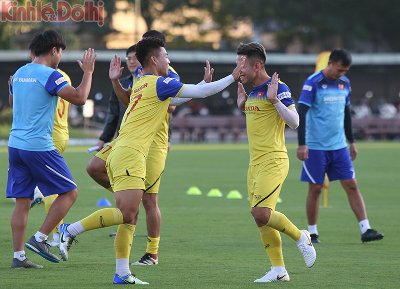 Giúp HAGL trụ hạng tại V-League, Văn Thanh và Hồng Duy vui vẻ tập luyện cùng ĐT Việt Nam - Ảnh 6