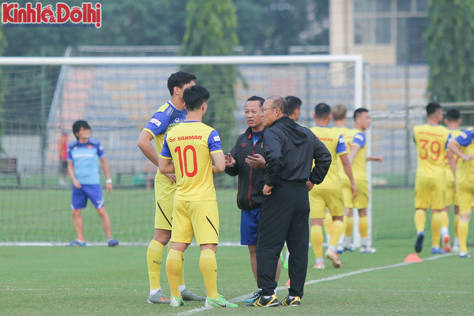 [Ảnh] HLV Park Hang-seo tiếp tục rèn quân chuẩn bị cho trận đấu với UAE - Ảnh 4