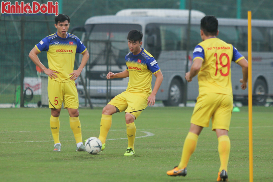 [Ảnh] HLV Park Hang-seo tiếp tục rèn quân chuẩn bị cho trận đấu với UAE - Ảnh 10