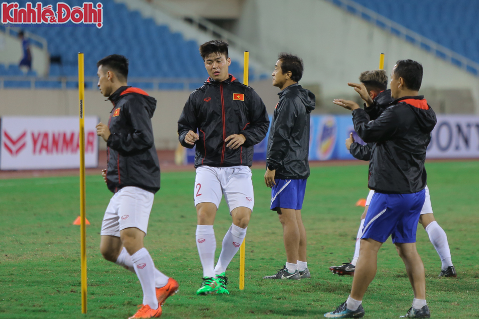 [Ảnh] HLV Park Hang-seo cầu nguyện trước trận đấu với Thái Lan - Ảnh 10