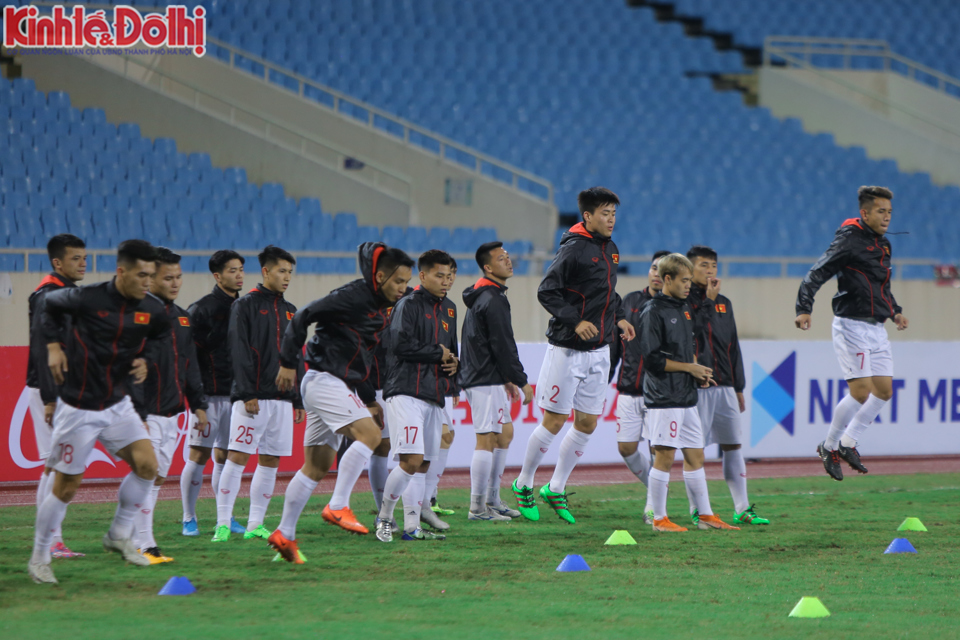 [Ảnh] HLV Park Hang-seo cầu nguyện trước trận đấu với Thái Lan - Ảnh 11