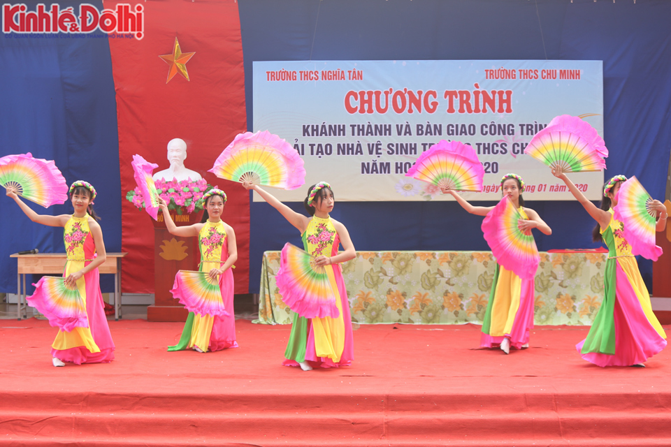 Trường THCS Nghĩa Tân bàn giao công trình “Nhà vệ sinh thân thiện” tặng trường THCS Chu Minh, huyện Ba Vì - Ảnh 8