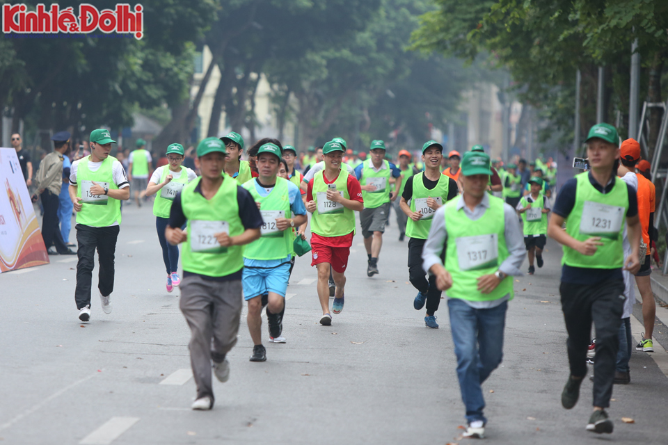[Ảnh] Hơn 2.000 người tham gia chạy vì bệnh nhân Parkinson - Ảnh 12