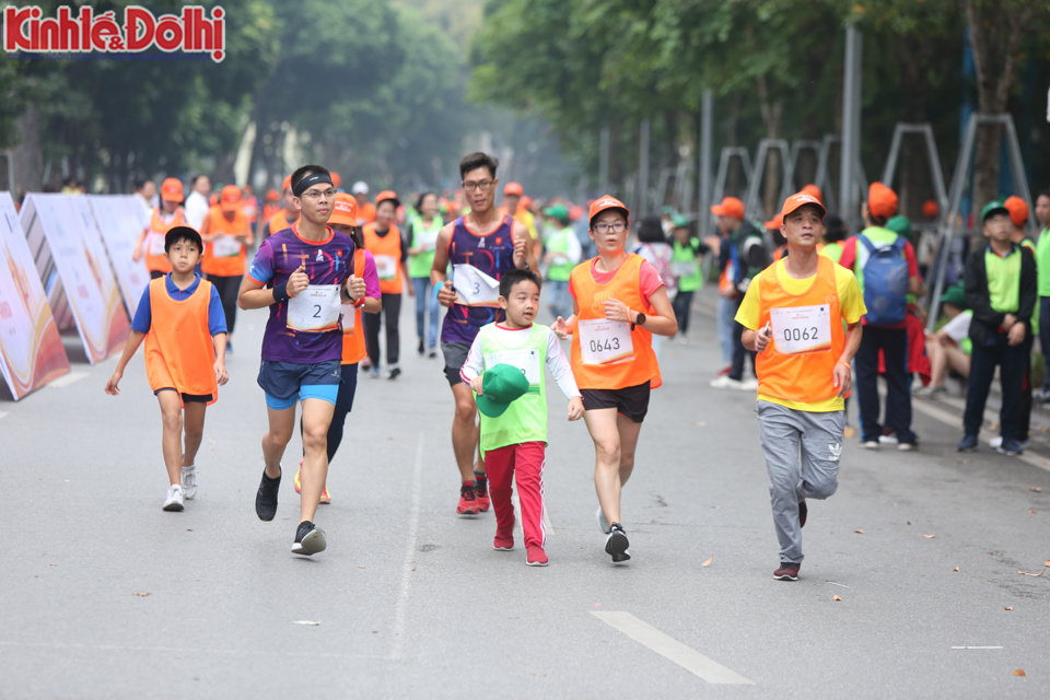 [Ảnh] Hơn 2.000 người tham gia chạy vì bệnh nhân Parkinson - Ảnh 15