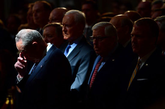 Những hình ảnh trong lễ truy điệu trang trọng Thượng nghị sĩ John McCain tại Điện Capitol - Ảnh 10