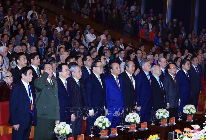 Thủ tướng Nguyễn Xuân Phúc dự Lễ kỷ niệm 65 năm Trường học sinh miền Nam trên đất Bắc - Ảnh 1