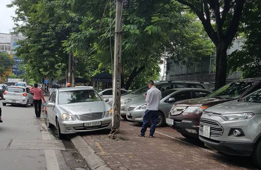 Tại phường Phương Mai, quận Đống Đa: Bãi xe không phép, tiềm ẩn phát sinh tội phạm - Ảnh 4