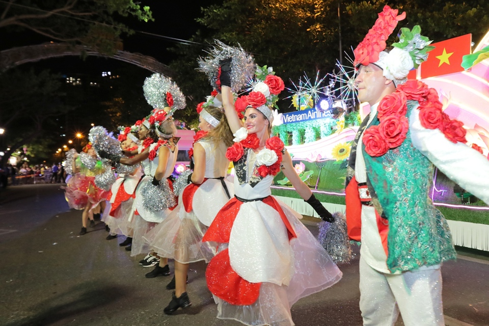 Đà Nẵng cuồng nhiệt trong Carnival đường phố DIFF 2019 - Ảnh 5
