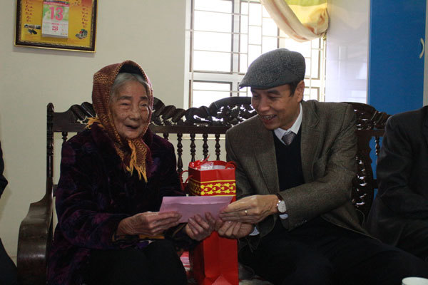 Phó Bí thư Thành ủy Đào Đức Toàn thăm và chúc Tết các gia đình chính sách tại huyện Sóc Sơn - Ảnh 3