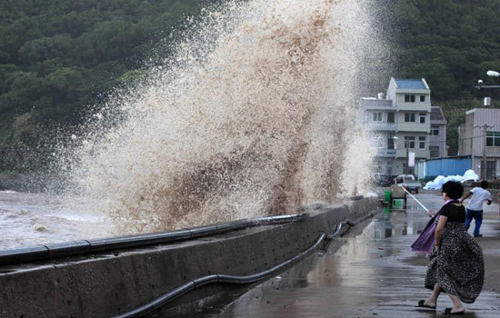 Chùm ảnh siêu bão Maria càn quét Trung Quốc - Ảnh 4