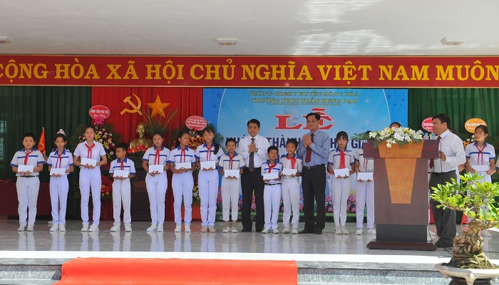 Chủ tịch Nguyễn Đức Chung dự lễ khánh thành và khai giảng tại Trường THCS Trần Hưng Đạo, tỉnh Phú Yên - Ảnh 5