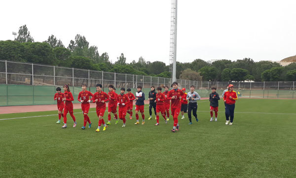 Tuyển bóng đá nữ Việt Nam tập buổi tập đầu tiên tại Amman - Jordan - Ảnh 1