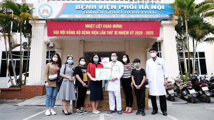 Báo Kinh tế & Đô thị chung tay ủng hộ Bệnh viện Phổi Hà Nội và TTYT quận Hà Đông chống dịch Covid-19 - Ảnh 2