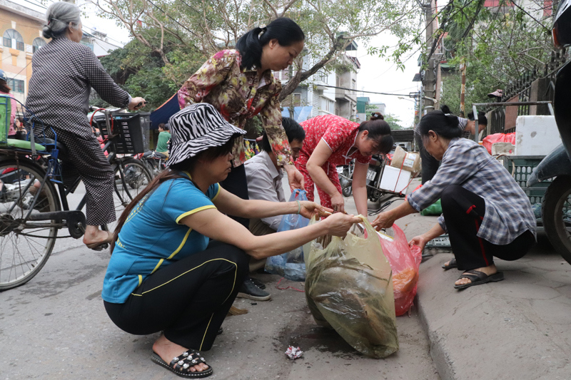 Phát động ra quân tổng vệ sinh môi trường, bóc xóa quảng cáo rao vặt - Ảnh 7