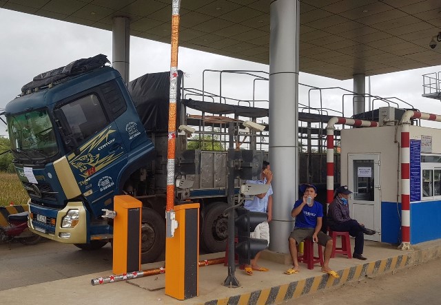 Hàng chục tài xế “vờ” hỏng xe để vây trạm, BOT Ninh Xuân tê liệt - Ảnh 2