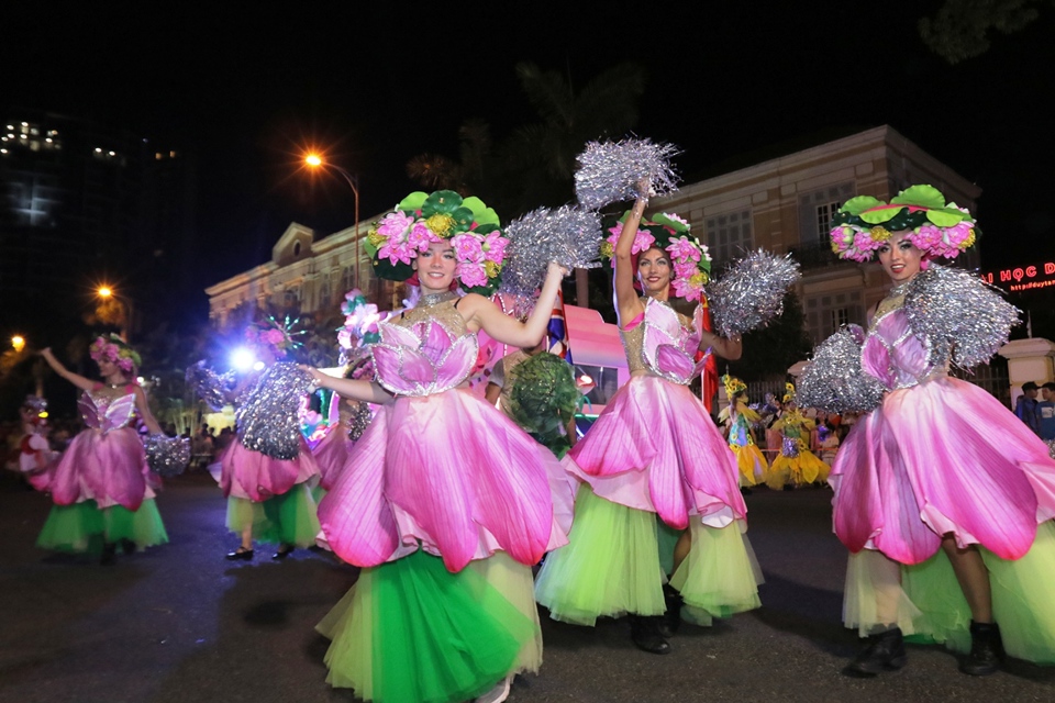 Đà Nẵng cuồng nhiệt trong Carnival đường phố DIFF 2019 - Ảnh 4