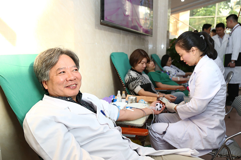 Bệnh viện Việt Đức kêu gọi người dân hiến máu cứu người - Ảnh 1