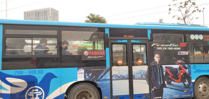 Hà Nội giảm 80% lượng xe buýt: Người dân không khỏi bỡ ngỡ - Ảnh 9