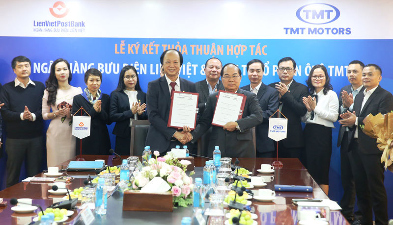 LienVietPostBank ký thỏa thuận hợp tác với Công ty Cổ phần Ô tô TMT - Ảnh 1