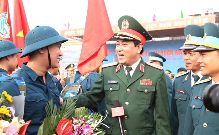 Chủ tịch UBND TP Nguyễn Đức Chung động viên các tân binh lên đường nhập ngũ - Ảnh 2