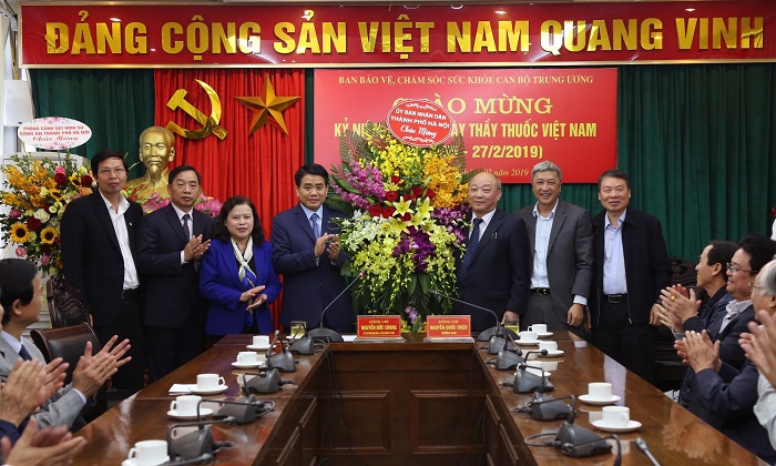 Chủ tịch Nguyễn Đức Chung chúc mừng các chuyên gia đầu ngành y tế - Ảnh 2
