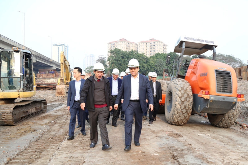 Chủ tịch UBND TP Hà Nội Nguyễn Đức Chung: Thi công 3 ca, đảm bảo tiến độ cầu qua hồ Linh Đàm - Ảnh 2