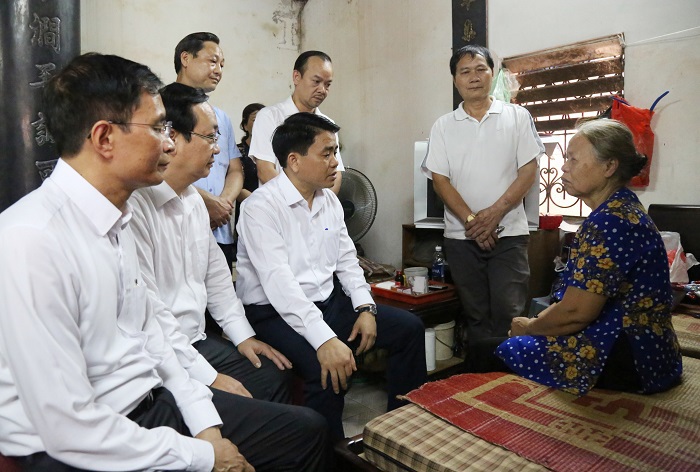 Chủ tịch UBND TP Hà Nội thăm hỏi gia đình nữ công nhân tử vong trong vụ "xe điên" - Ảnh 1
