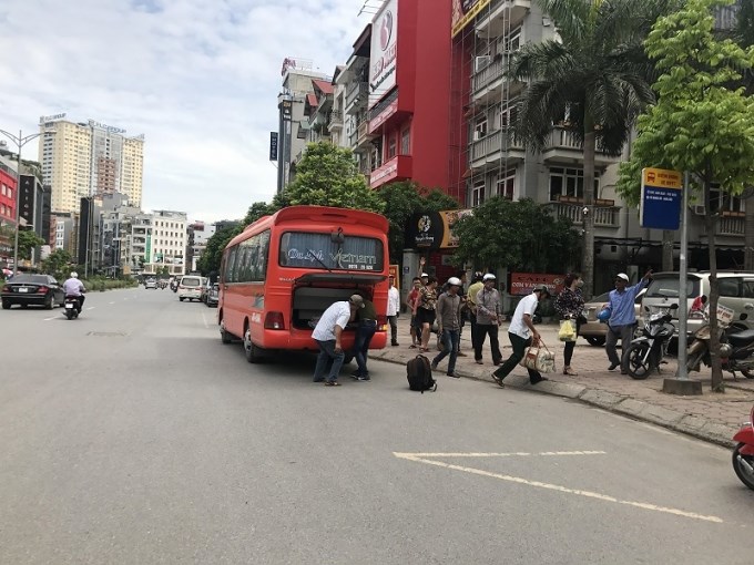 Đề nghị xử lý bến "cóc" hàng ngàn mét vuông tại Mỹ Đình 1 - Ảnh 1