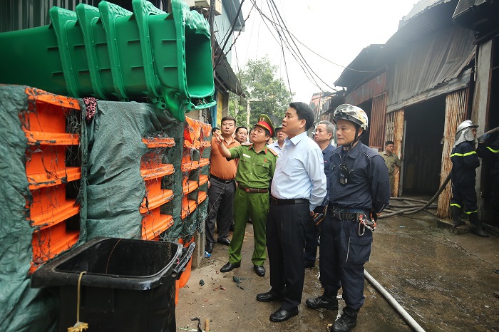 Vụ hoả hoạn làm 8 người chết và mất tích tại Trung Văn: Chủ tịch Nguyễn Đức Chung trực tiếp chỉ đạo chữa cháy - Ảnh 2