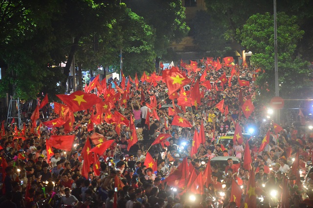 CĐV cả nước ngất ngây với chiến thắng lịch sử của Olympic Việt Nam - Ảnh 21