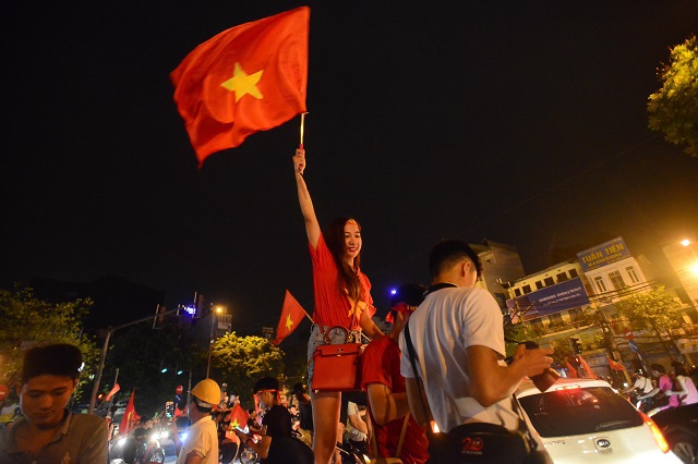 CĐV cả nước ngất ngây với chiến thắng lịch sử của Olympic Việt Nam - Ảnh 22