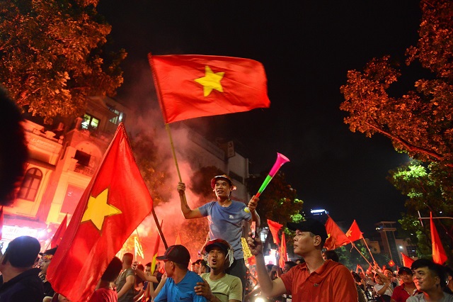 CĐV cả nước ngất ngây với chiến thắng lịch sử của Olympic Việt Nam - Ảnh 23