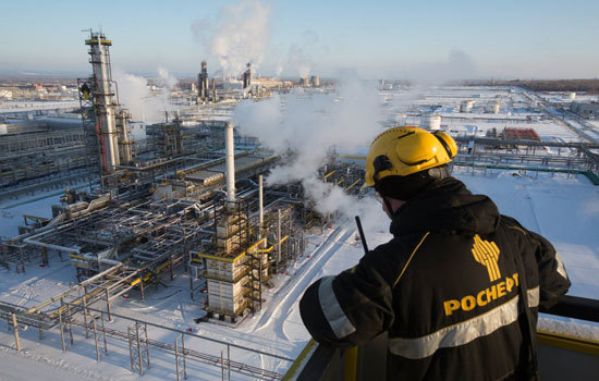 OPEC và Nga sẽ làm gì để giữ giá dầu không “sụp đổ”? - Ảnh 2