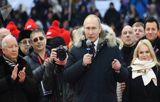 Hình ảnh ấn tượng nước Nga mừng chiến thắng lịch sử của Tổng thống Putin - Ảnh 1