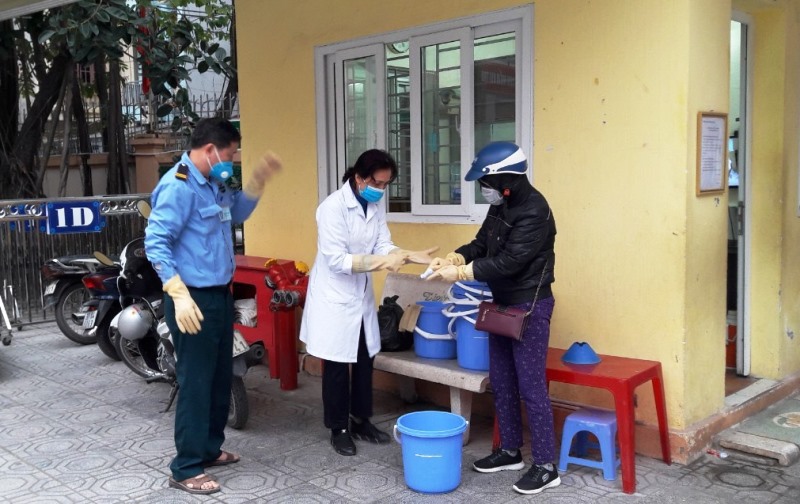 Chùm ảnh: Khử khuẩn trường học phòng dịch nCoV ở Thanh Xuân - Ảnh 7