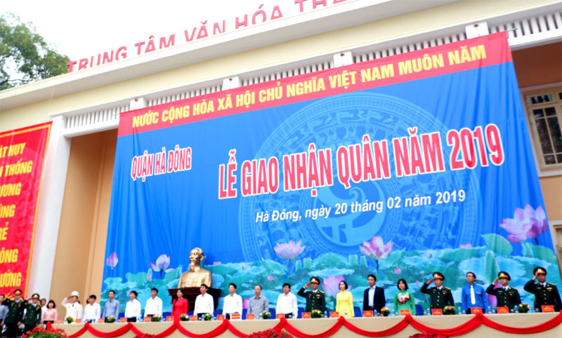 Thanh niên Hà Đông nô nức lên đường nhập ngũ - Ảnh 1