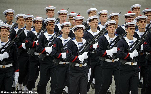 Pháp diễu binh mừng Quốc khánh, đề cao hợp tác quốc phòng với châu Âu - Ảnh 3