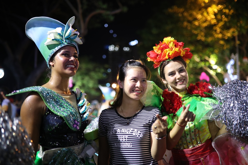 Carnival đường phố DIFF 2019 tiếp tục khuấy động không gian phố đêm Đà Nẵng - Ảnh 10